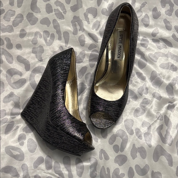 Steve Madden Metallic Black Wedge Peep-Toe Shoes size 7 - Picture 1 of 5